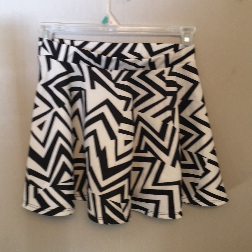 Body central skirt